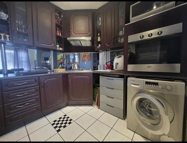 3 BEDROOM TOWNHOUSE FOR SALE IN NEW REDRUTH